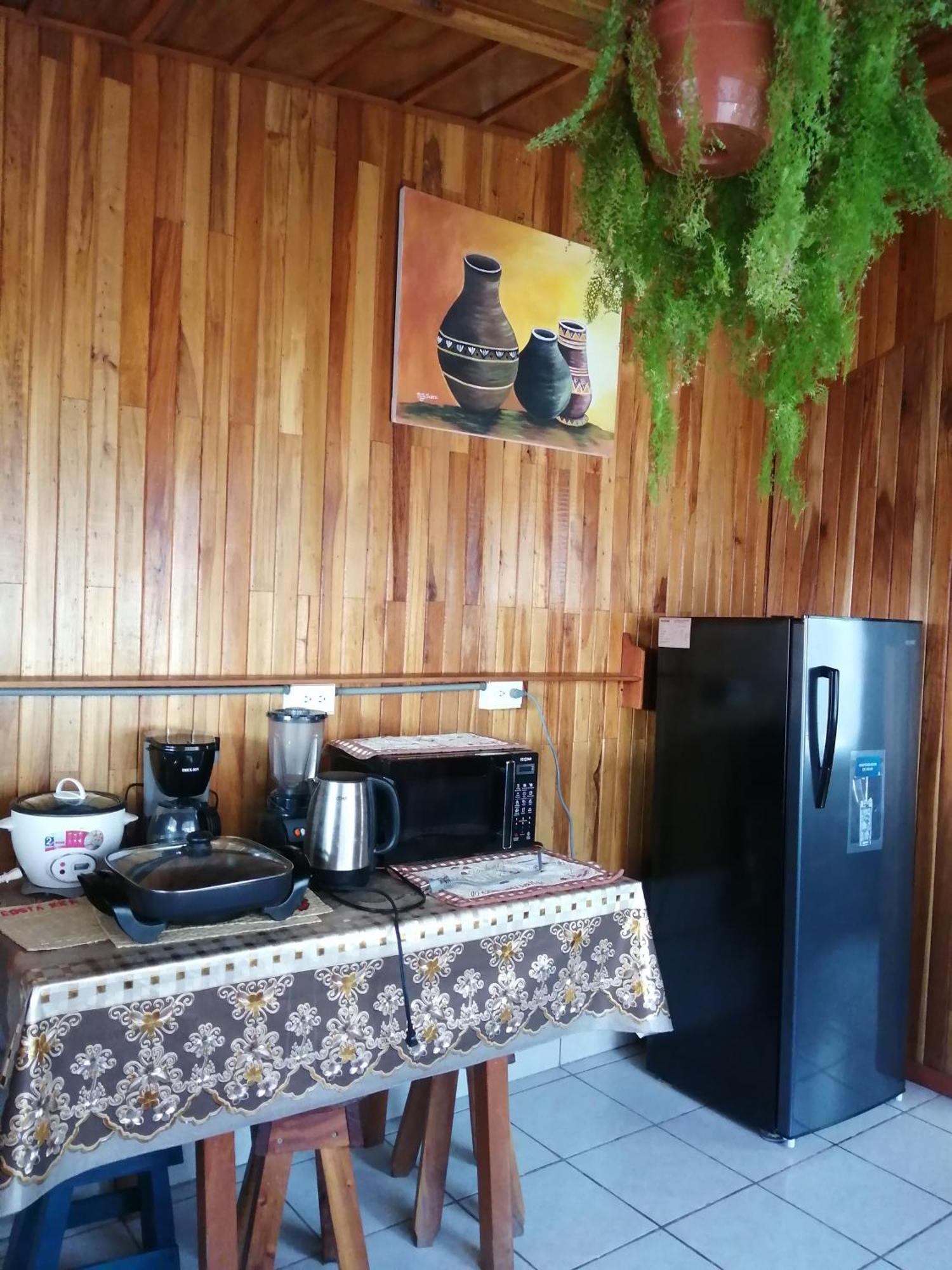 Pension Y Cabinas Colibri B&B Costa Rica Monteverde ภายนอก รูปภาพ