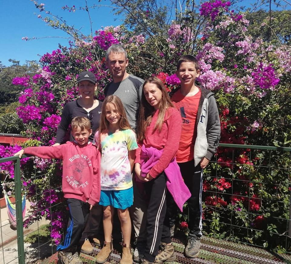 Pension Y Cabinas Colibri B&B Costa Rica Monteverde ภายนอก รูปภาพ